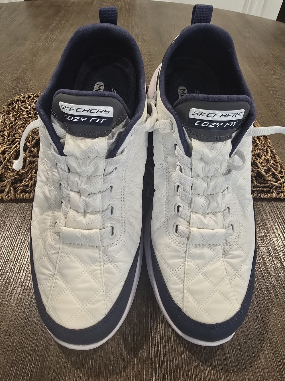 Skechers Cozy Fit Men's White and Navy Quilted Slip-On Sneakers Size 9.